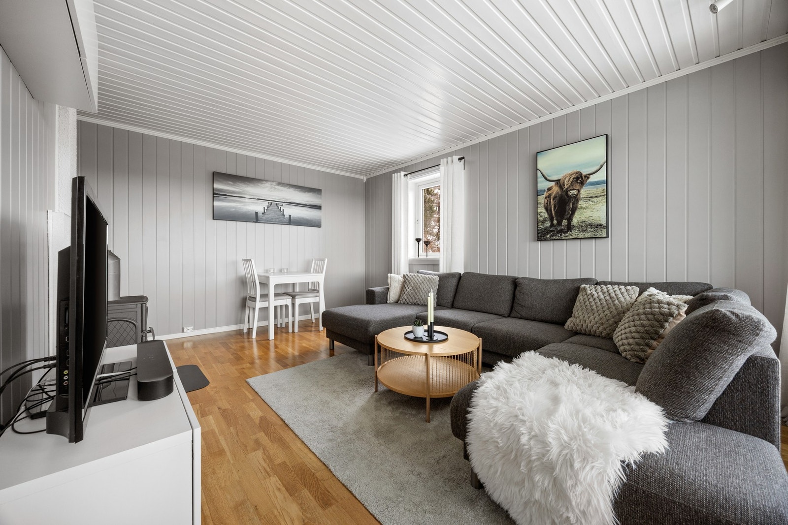 Stuen måler ca 17 kvm. Galleribilde