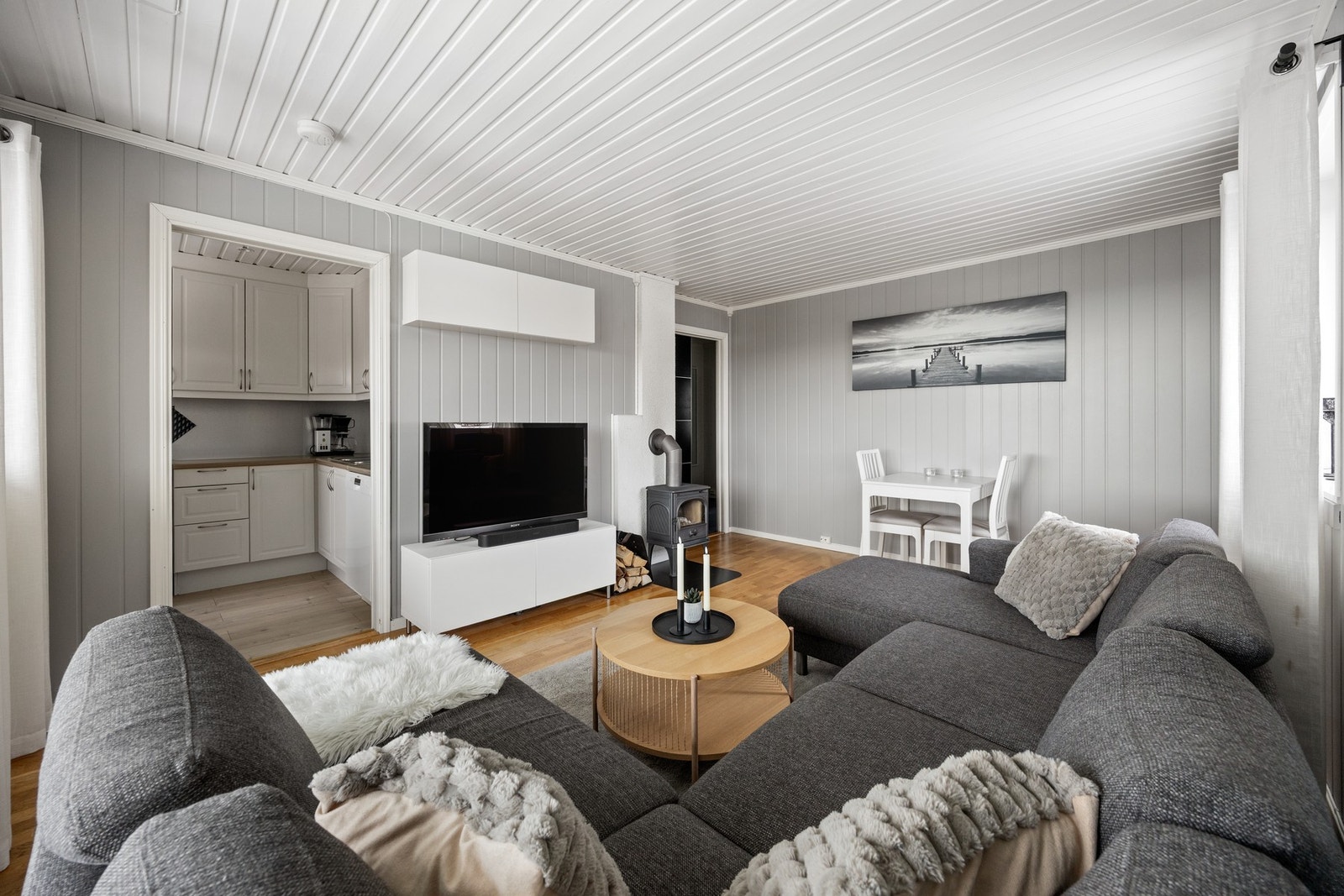 Det er oppvarming fra vedfyring og elektrisitet Galleribilde