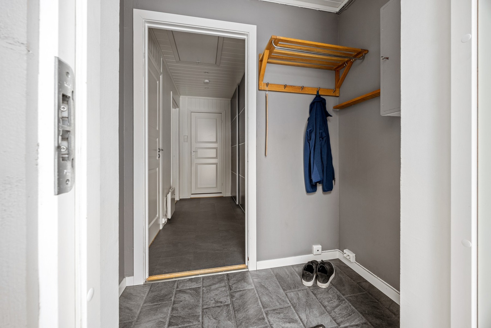 Entré - ca 2 kvm. Galleribilde