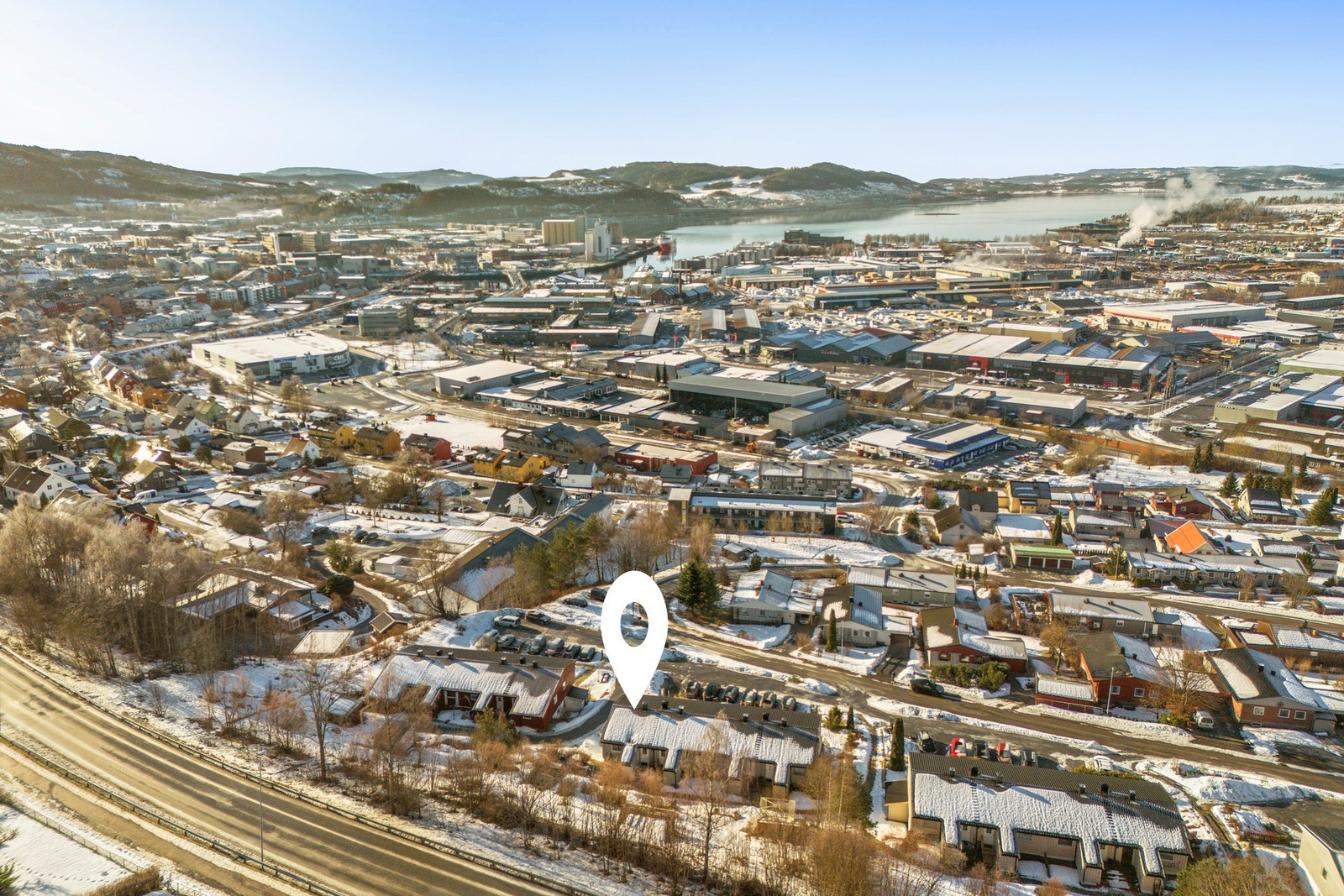 Praktisk toromsleilighet med gangavstand til Steinkjer sentrum med restauranter, kjøpesenter, kulturhus, samt kort avstand til barnehage, barneskole og idrettsanlegg. Galleribilde