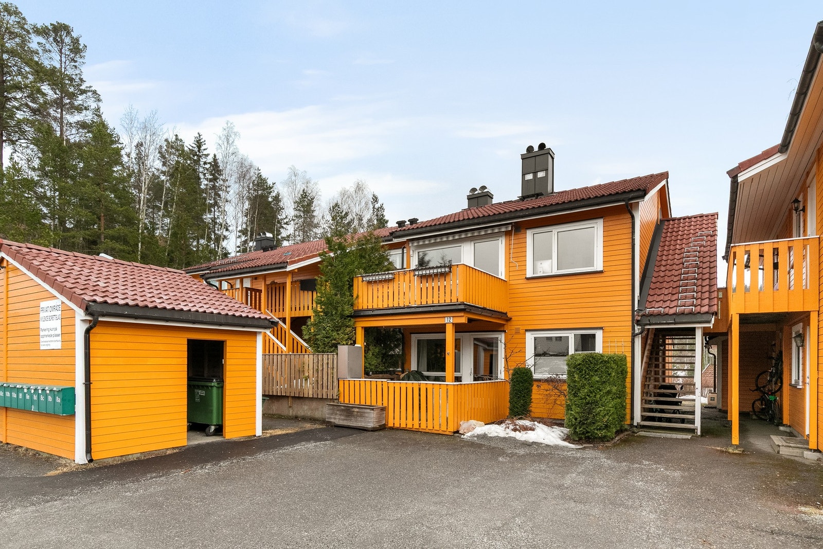 Fasade. Boden ligger i bakkant av leiligheten. Galleribilde