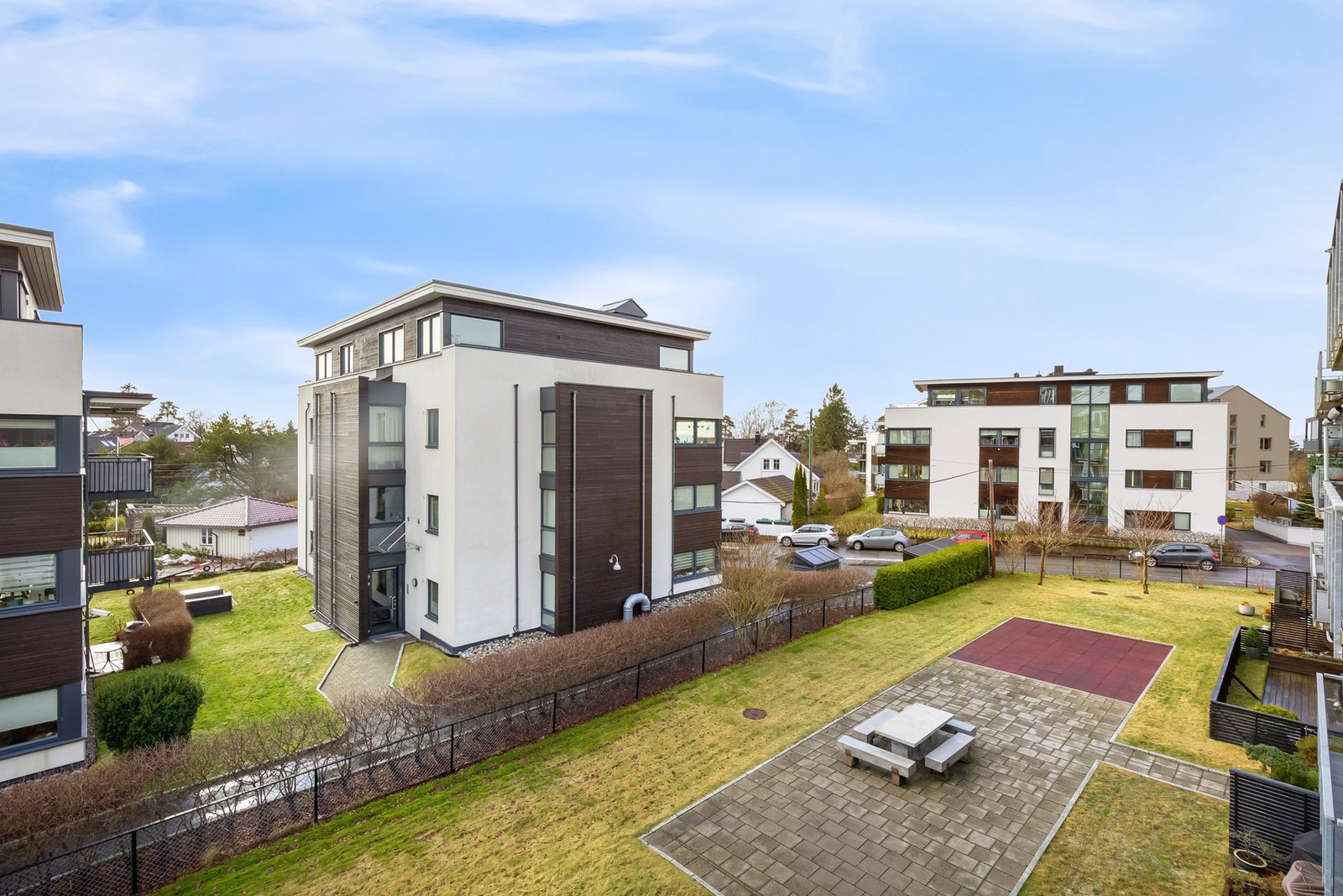 Felles uteareal til bruk for beboerne. Det er totalt 19 boligseksjoner i sameiet. Galleribilde