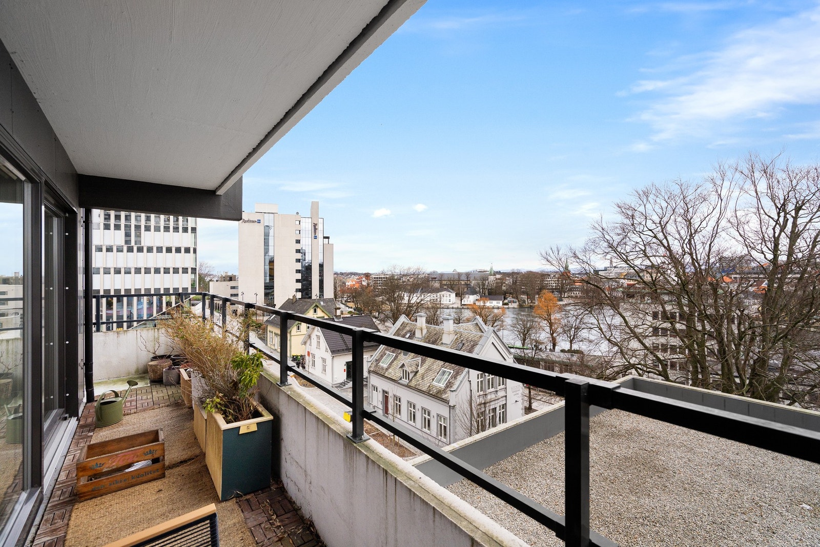 Balkongen er på 27 kvm. Galleribilde