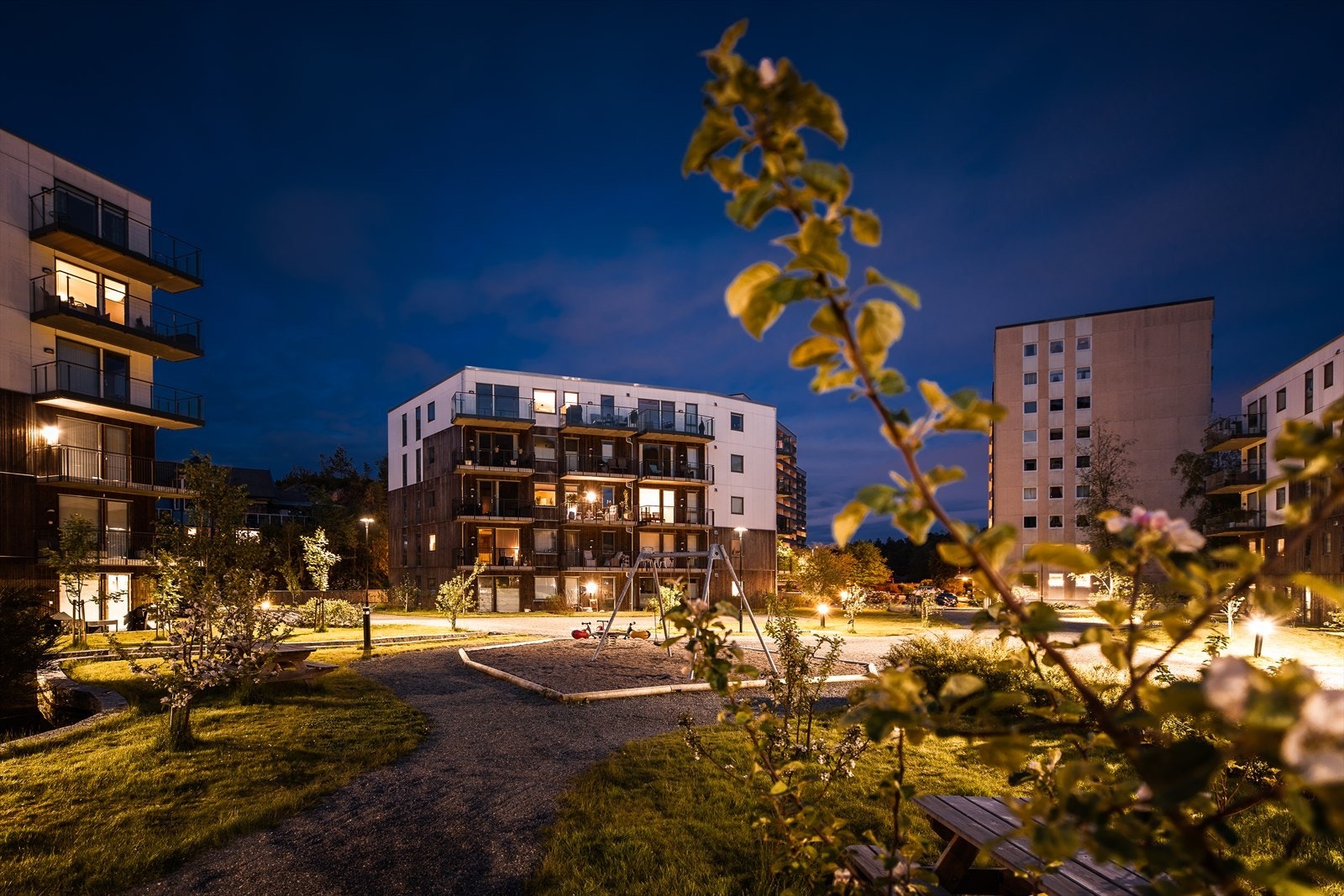 Eiendommen finner sted i et nyere boligfelt i nordre del av Fyllingsdalen. Leiligheten har nærhet til skoler, barnehager, Oasen bydelssenter samt flotte turområder i skog og mark. Galleribilde