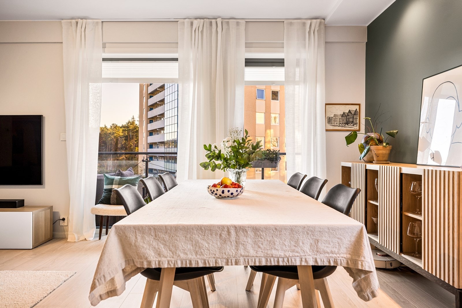 Fra stuen har du utgang til egen balkong. Galleribilde