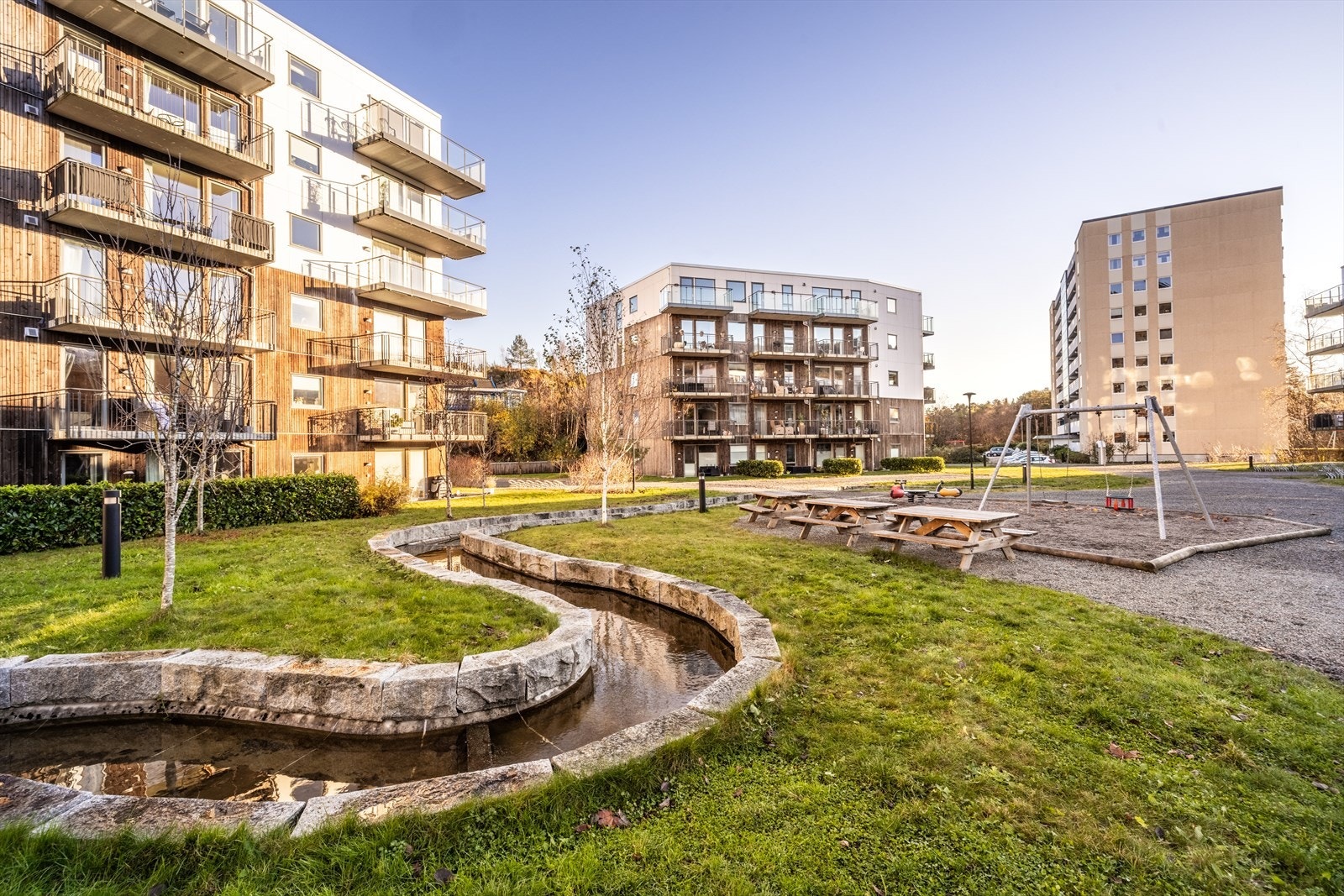 Du finner "alt" du måtte trenge innen kort avstand, og hvis du trenger et utvidet tilbud tar gode bussforbindelser deg til sentrum på kort tid. Galleribilde