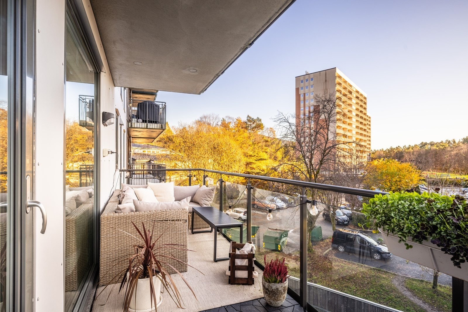 Balkong med plass til sittegruppe, grill og annen ønsket innredning. Galleribilde