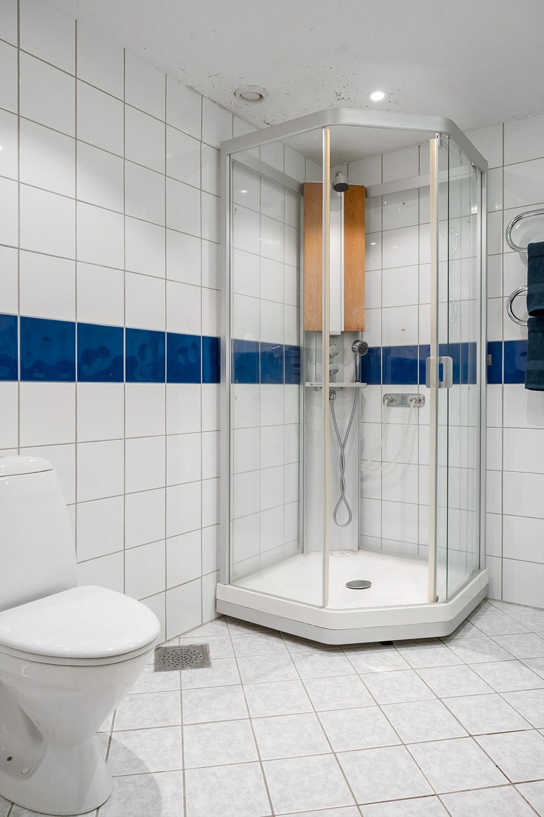 Månedlige felleskostnader er kr. 2 996, og inkludert i disse er både oppvarming og stipulert strøm. Galleribilde