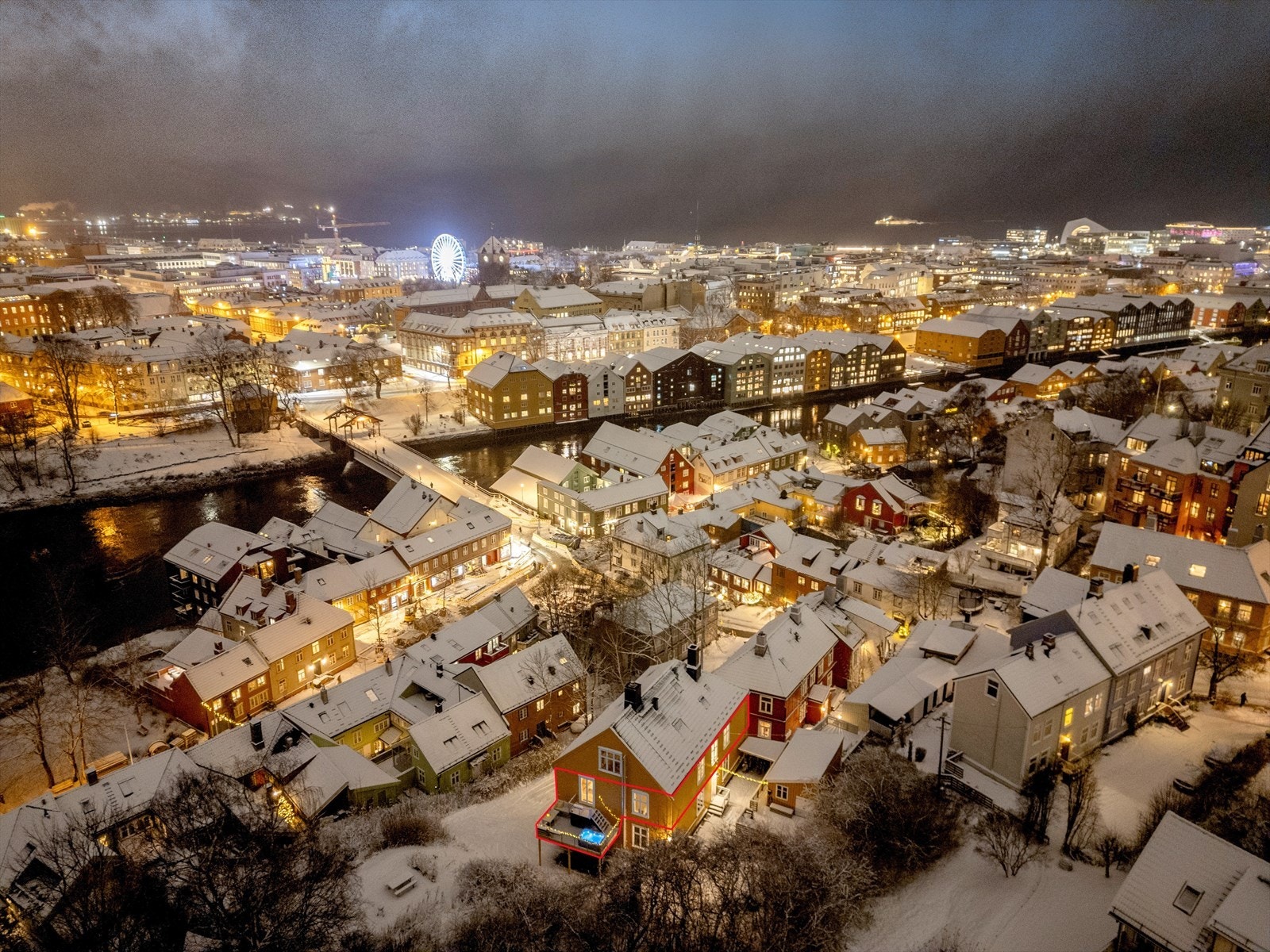 Sjelden leilighet med ettertraktet og svært attraktiv beliggenhet på Bakklandet hvor du har "alt" av servicefasiliteter og turattraksjoner like utenfor døren. Galleribilde