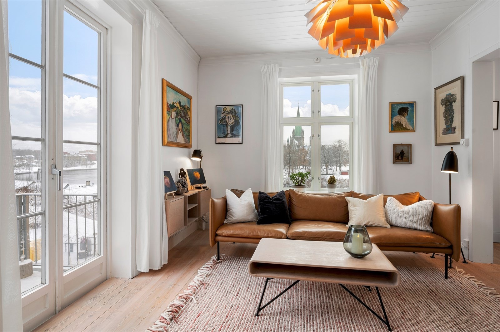 Gjennomgående i leiligheten får du en fantastisk utsikt til både Nidelva, Nidarosdomen, sentrum og ikke minst Bybroa. Galleribilde