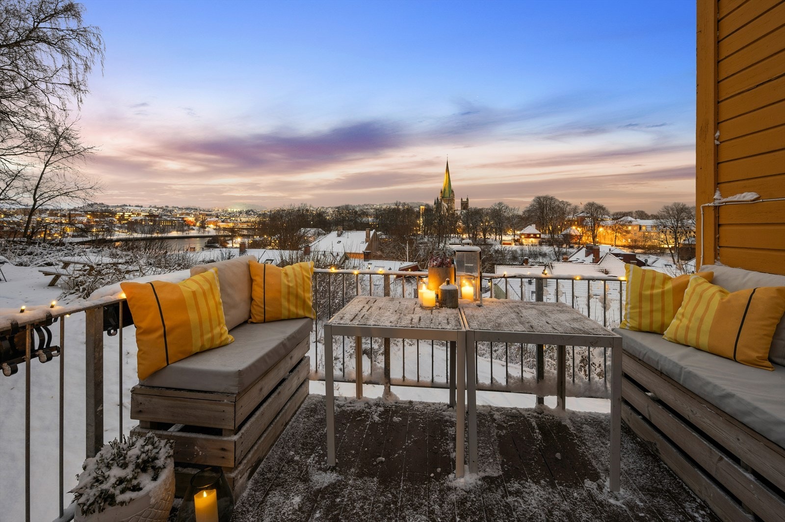 Balkongen er på 17,7m² og byr på flere møbleringsmuligheter. Galleribilde