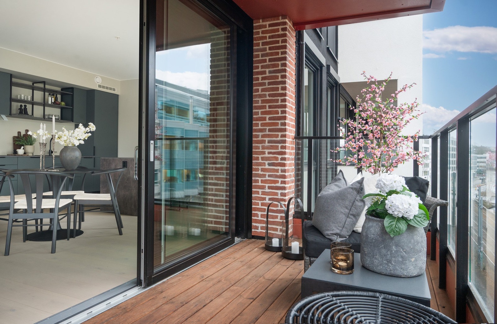 Balkongen på 13 kvm. Galleribilde