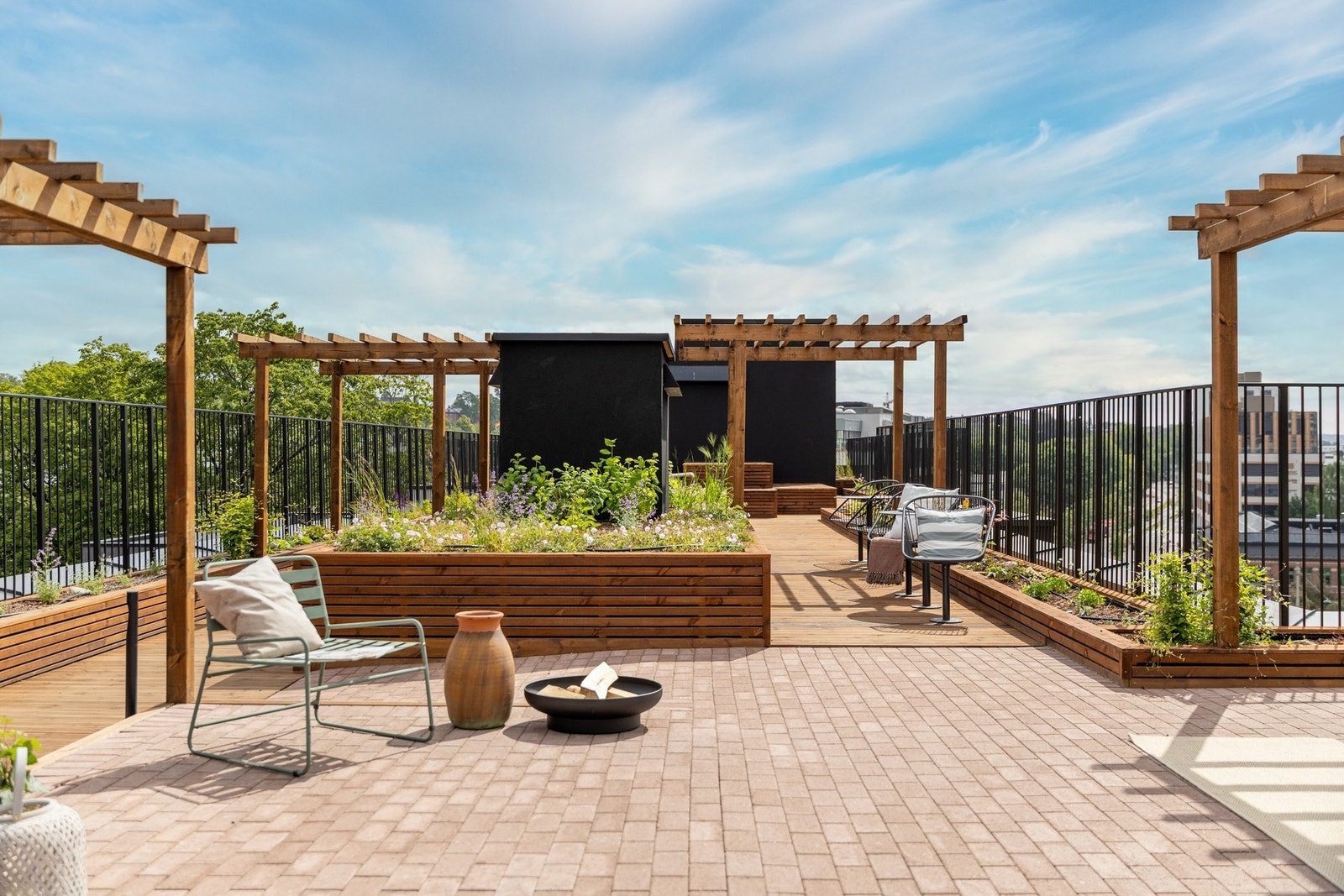 Fantastisk felles takterrasse med sol fra morgen til kveld. Galleribilde