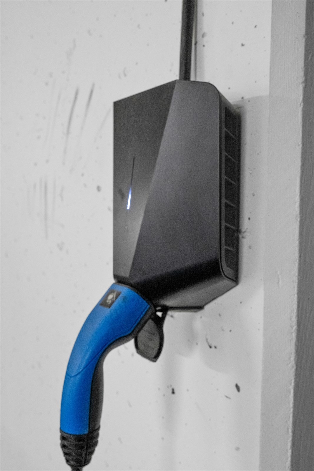 Det er montert elbil-lader på plassen Galleribilde