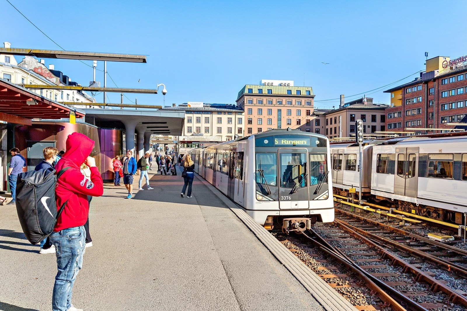 Majorstuen er et knutepunkt for kollektiv transport med buss, T-bane og trikk Galleribilde