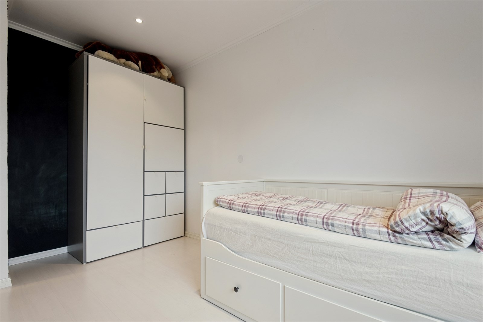 Garderobe. Galleribilde