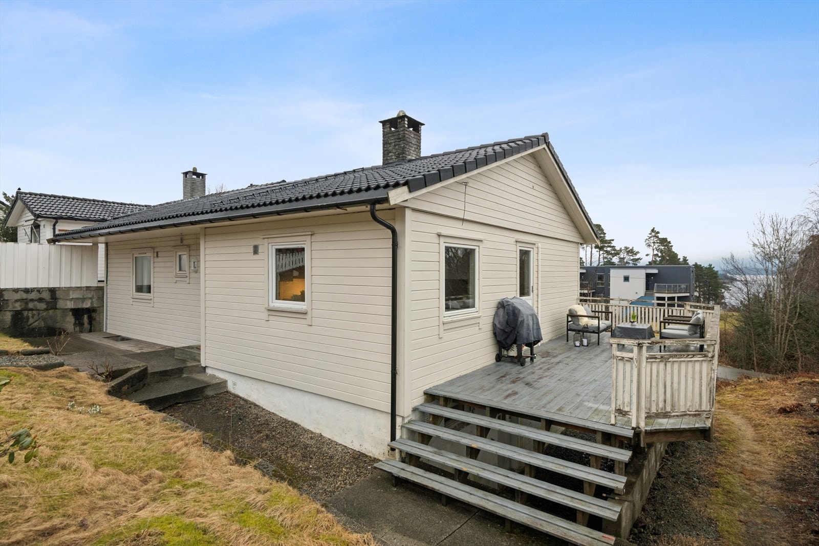 Stuen har utgang til terrasse på ca 23 m². Galleribilde