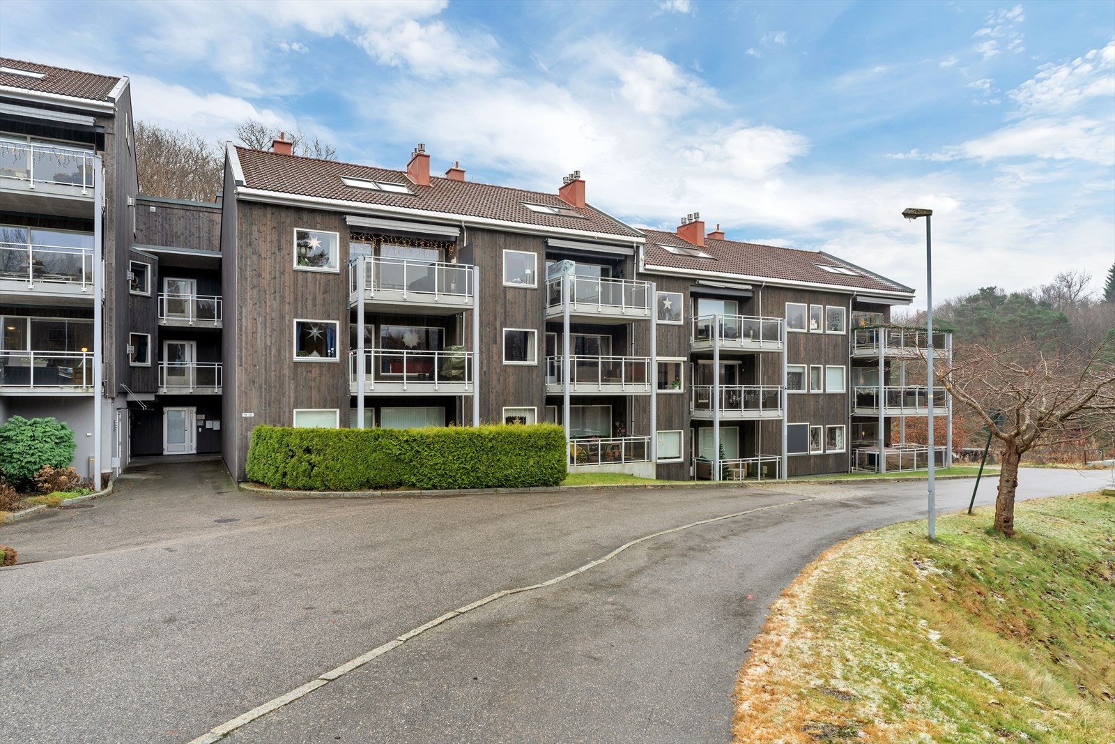 Gangavstand til Rona senter med dagligvarebutikk, treningssenter, apotek og tannklinikk. Galleribilde