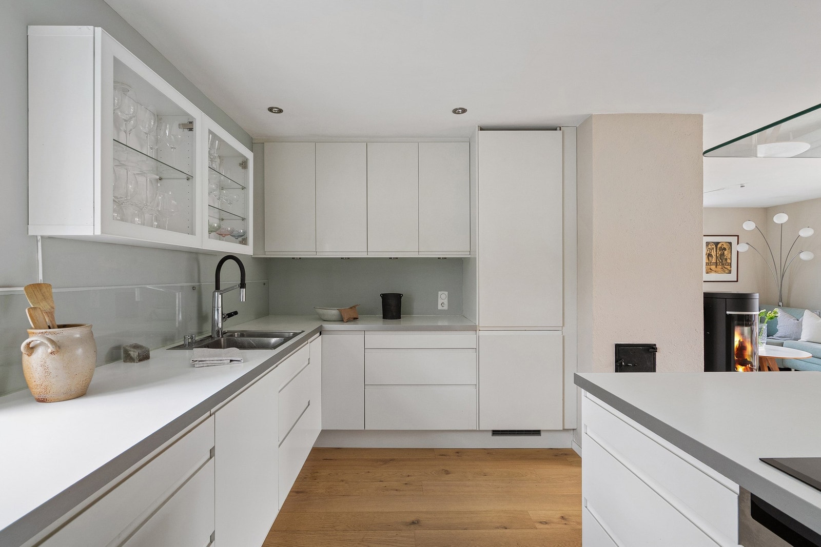 Tidløst og elegant kjøkken. Galleribilde