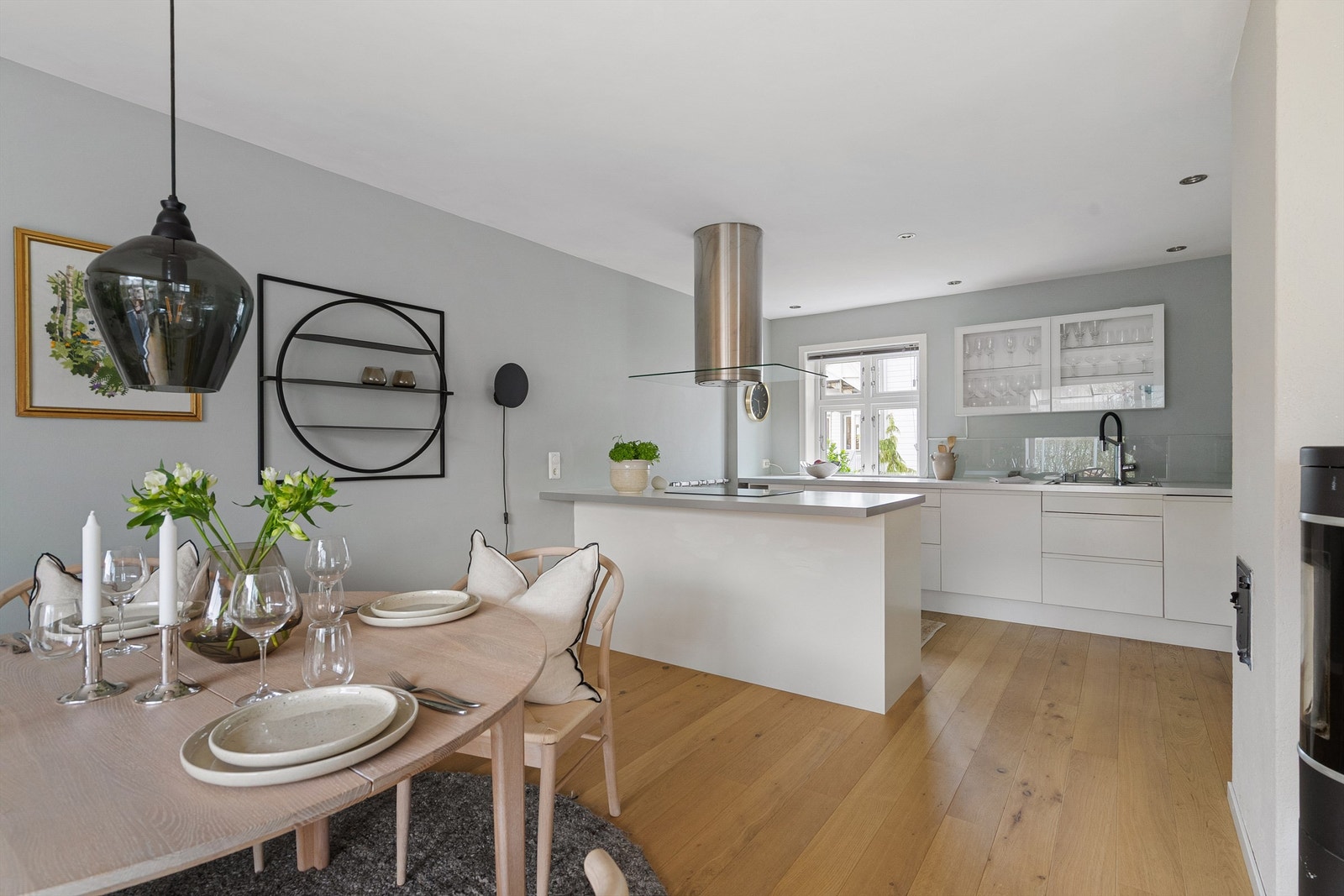 Åpen stue/kjøkkenløsning. Galleribilde