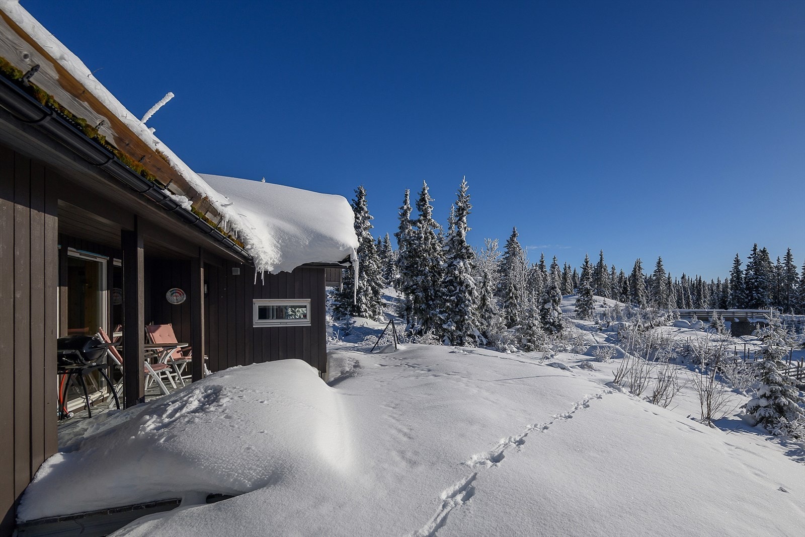 Terrassen gir gode muligheter for ettermiddagssol og muligheten for å kose seg i sola etter en lang dag i løypene. Galleribilde