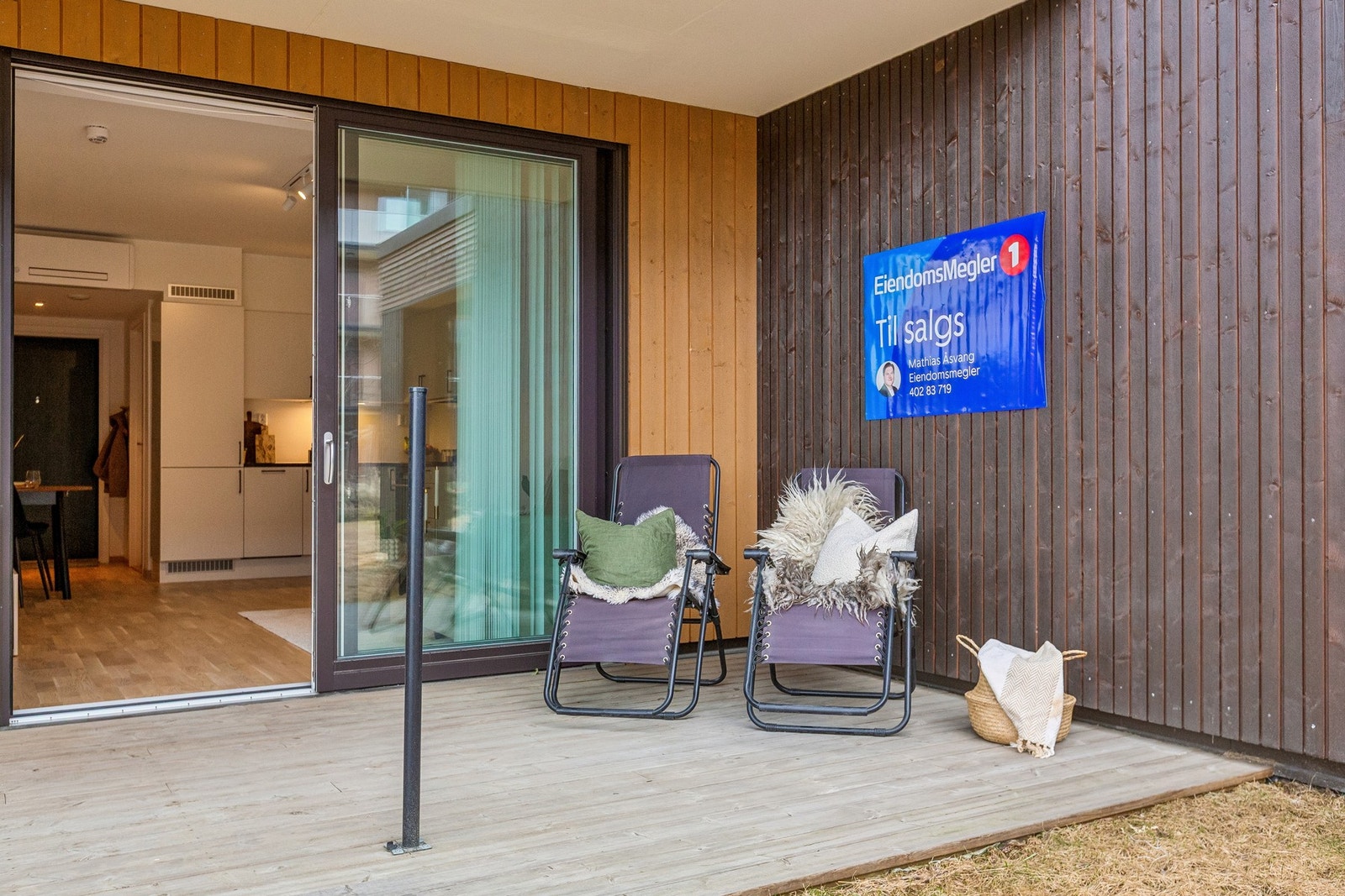 Terrasse på 15m² med god plass til utemøblement. Galleribilde