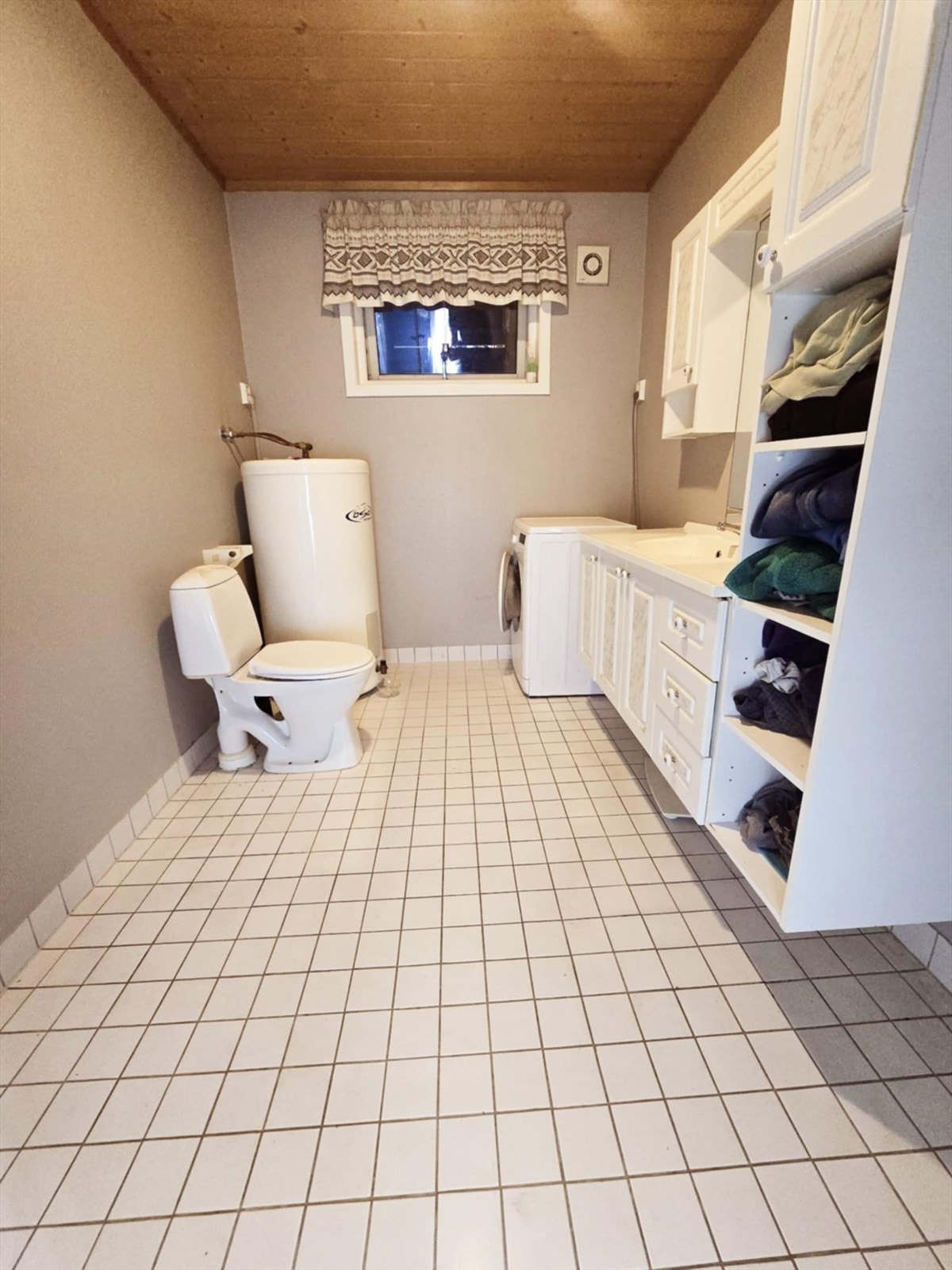 Bad i leiligheten. Galleribilde