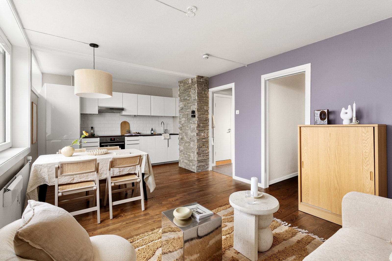 Det er lave felleskostnader med fyring, varmtvann og TV/internett inkl. Galleribilde