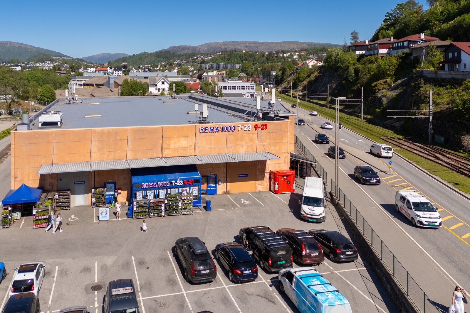 Du har flere dagligvarebutikker i nærheten. Blant annet Rema 1000, Kiwi og Extra. Galleribilde