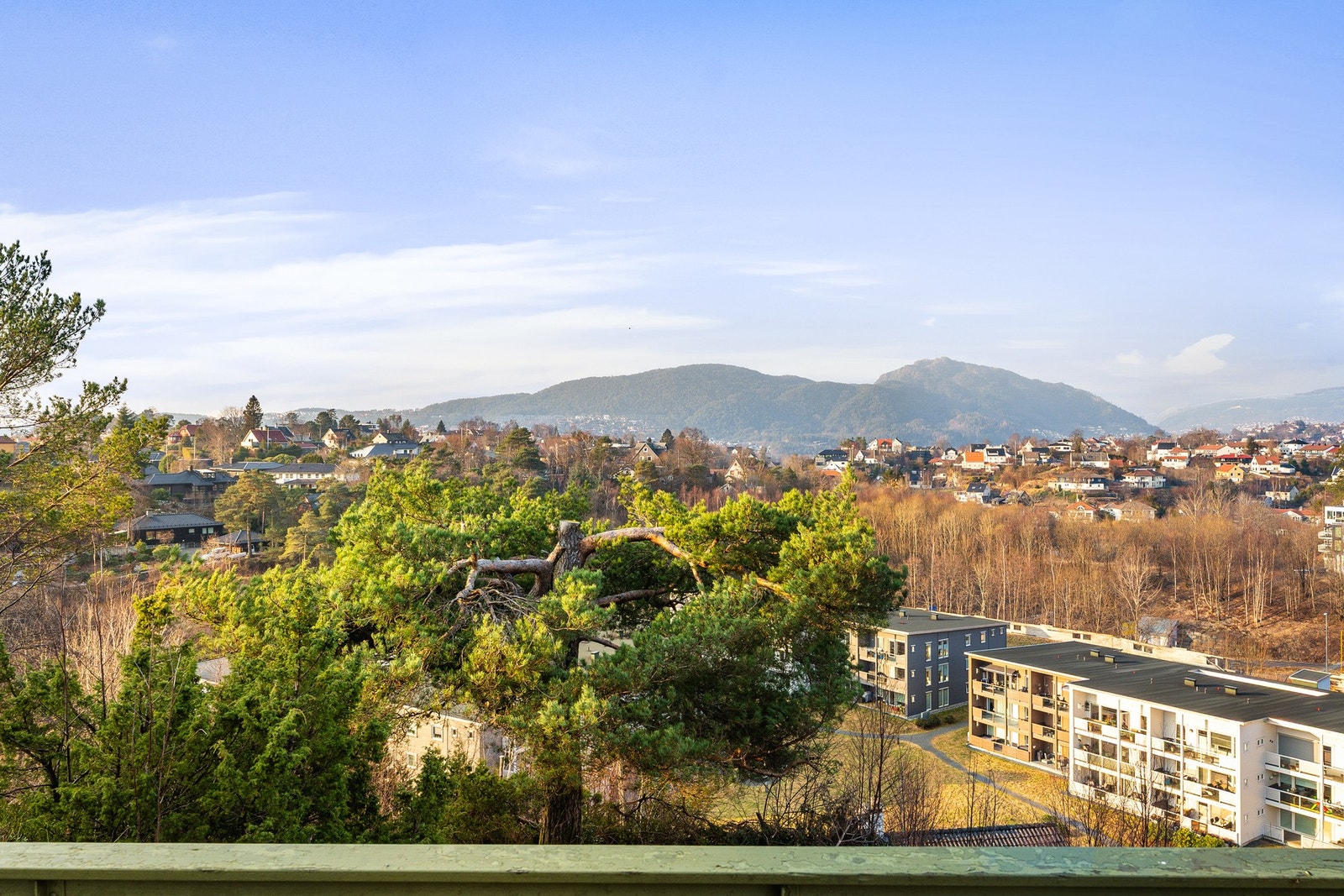 Ved hovedetasjen har du flotte uteområder med nydelig utsikt. Galleribilde