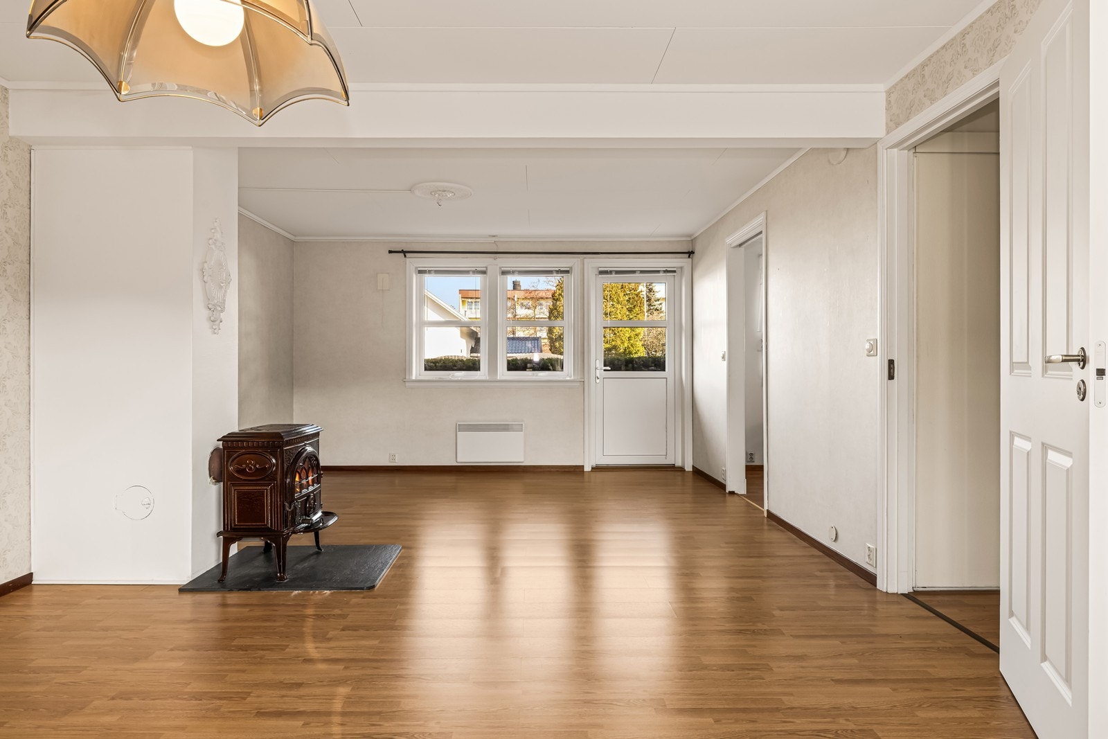 Fra stuen er det utgang til balkong. Galleribilde