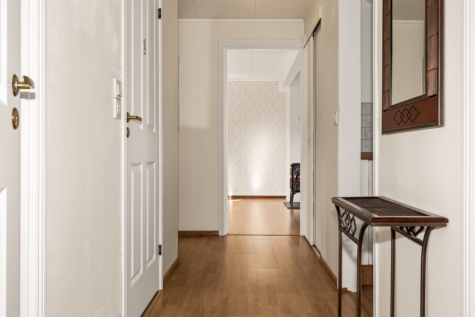 Videre i gangen finner man soveromsavdelingen og badet. Galleribilde