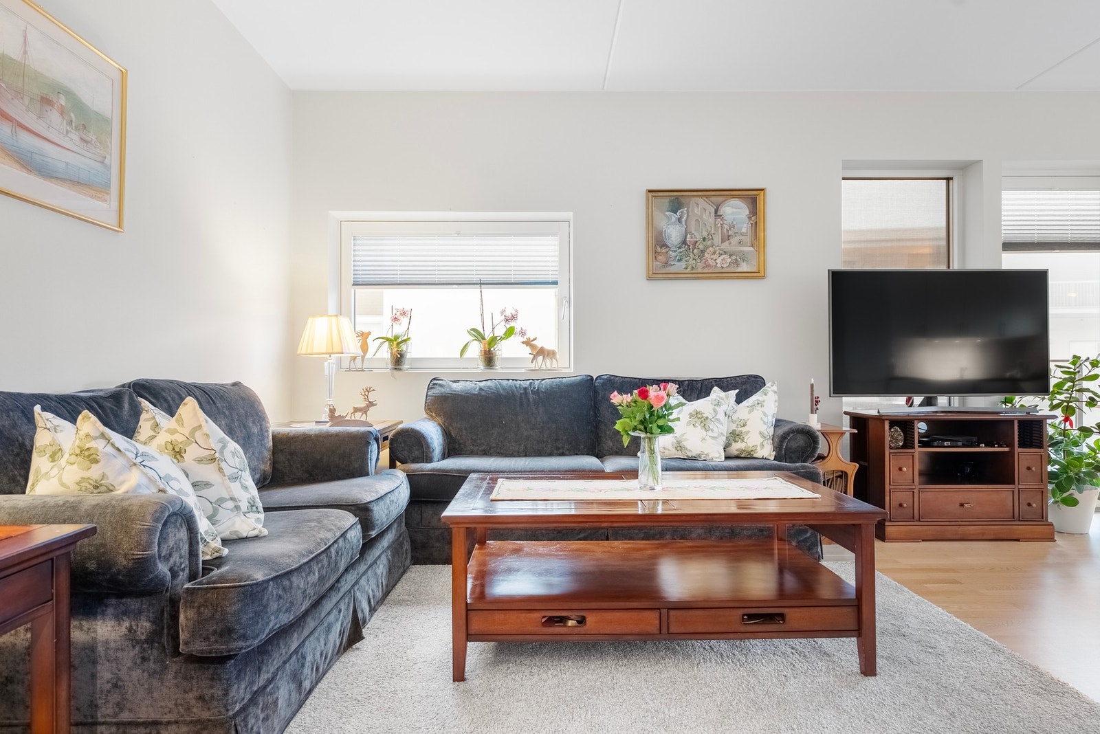 Lyse og nøytrale fargetoner danner et tidløst uttrykk og gir deg et fleksibelt utgangspunkt for å tilføre din egen stil og personlighet Galleribilde