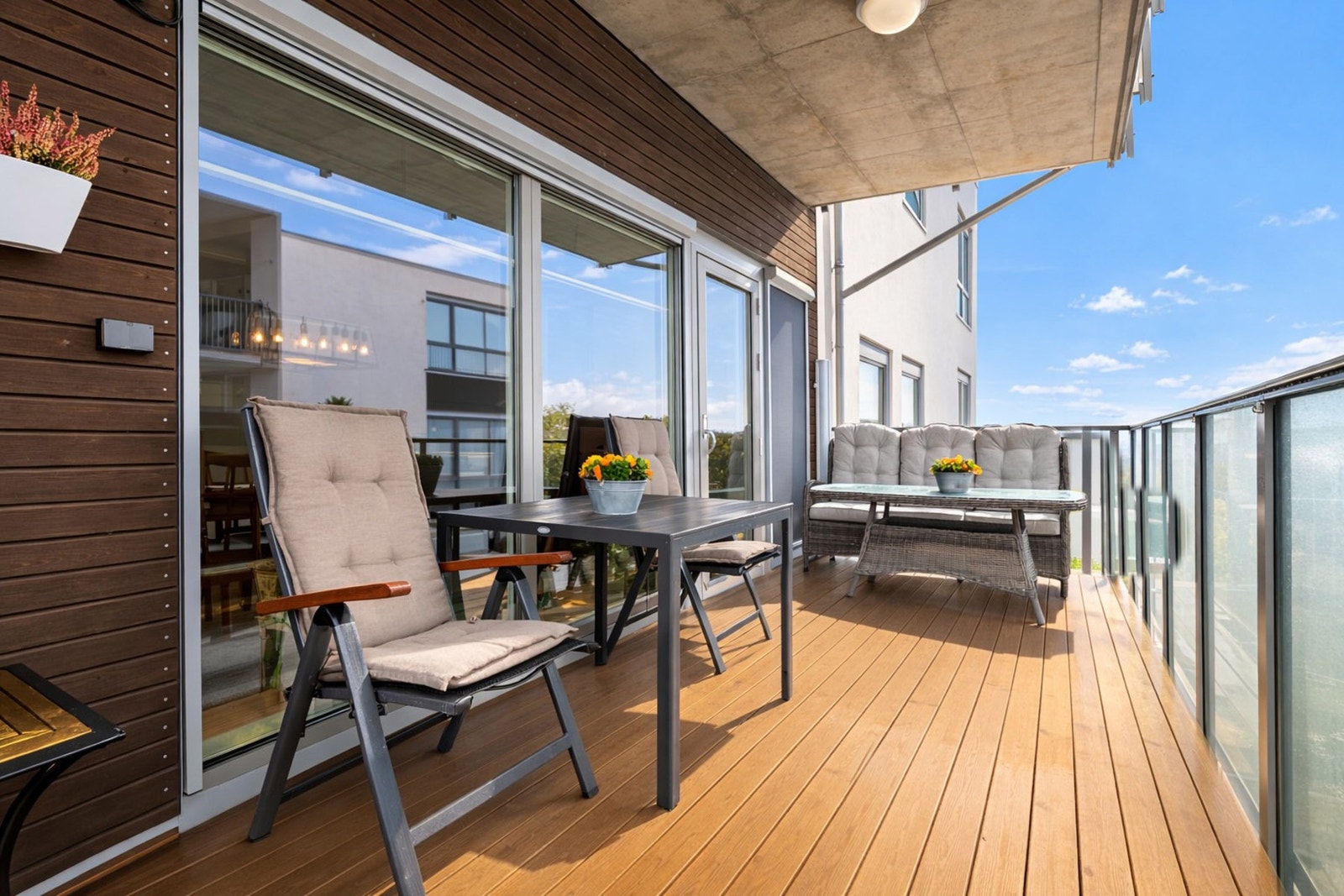 Balkong - illustrert bilde Galleribilde