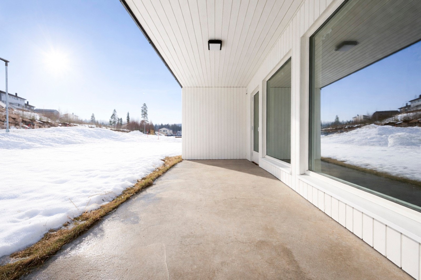 Terrassen er på 12 kvm med gode lysforhold. Galleribilde