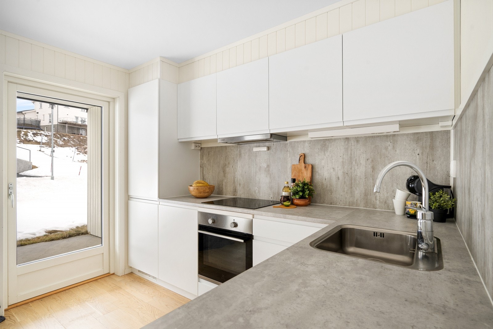 Fra kjøkkenet er det direkte utgang til platting Galleribilde