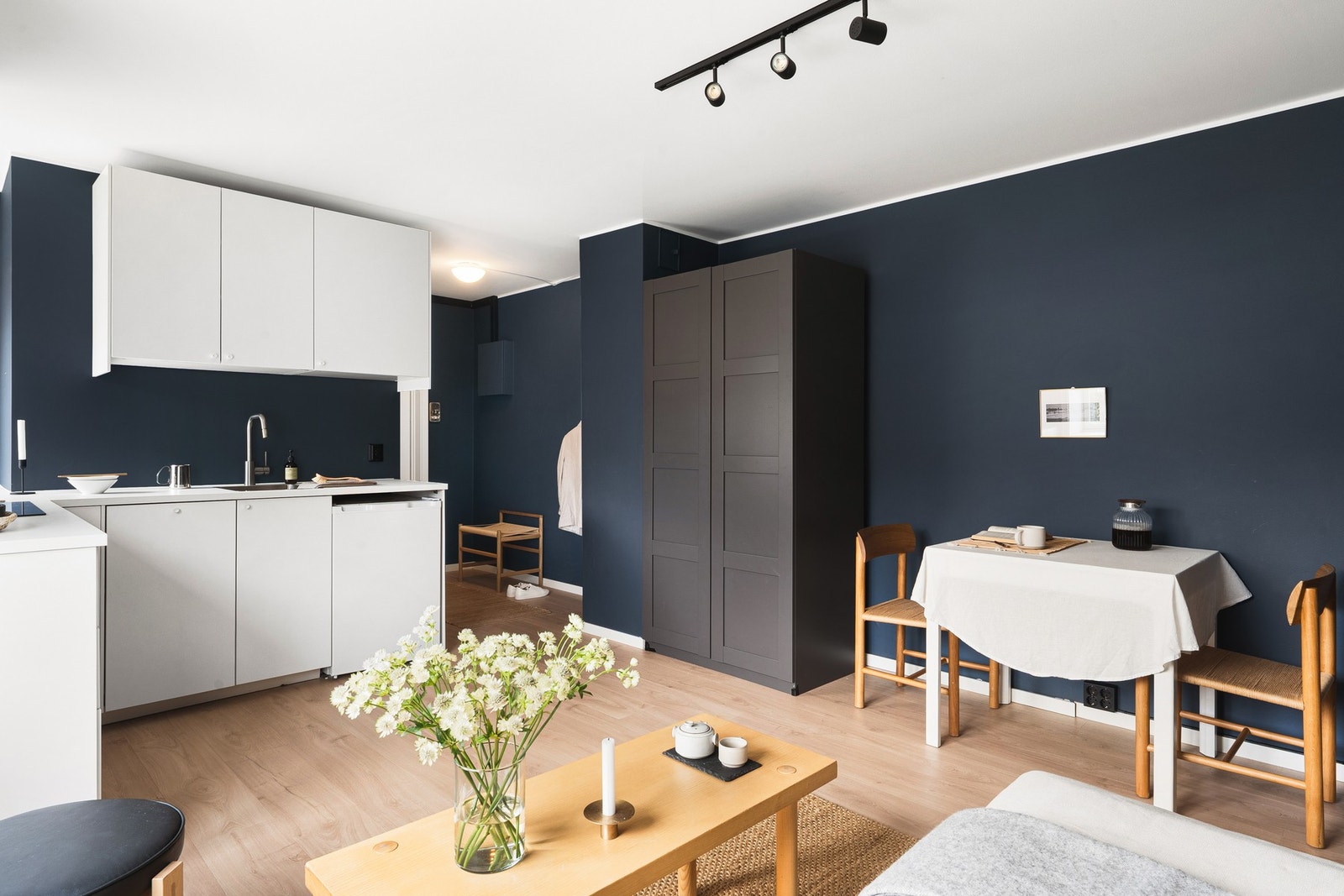 Det er gjennomgående 1-stavs laminat på gulv. Galleribilde