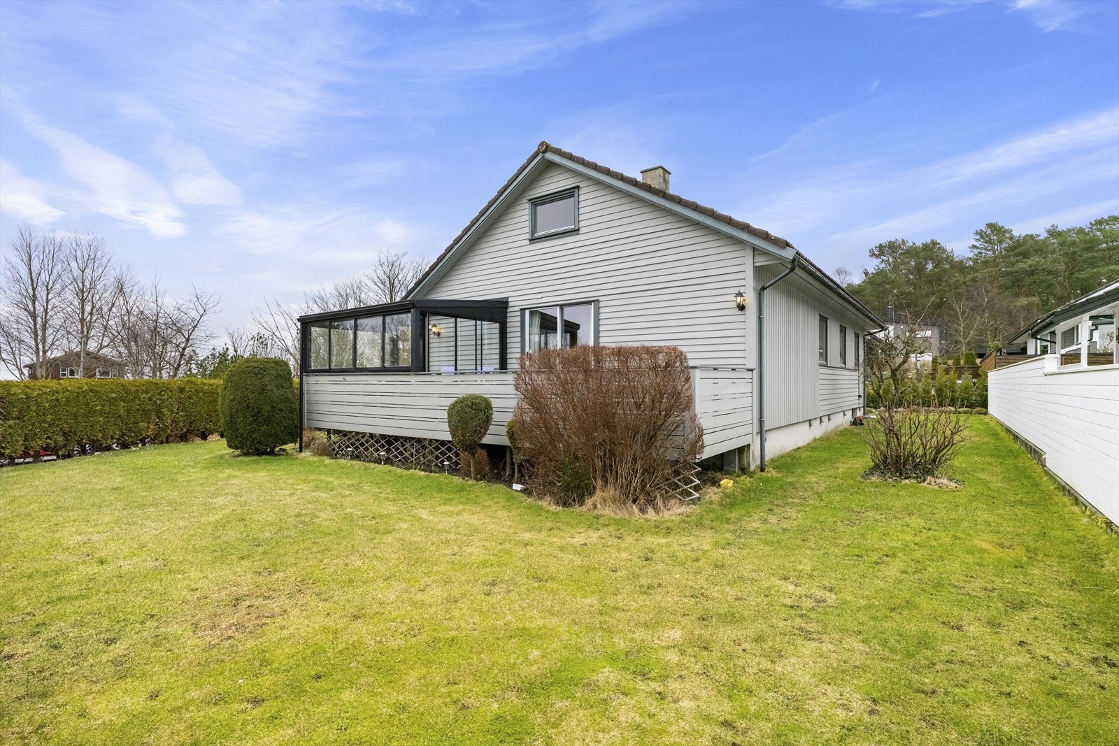 - En flott enebolig som grenser til friområde med barnevennlig og ettertraktet beliggenhet - Galleribilde