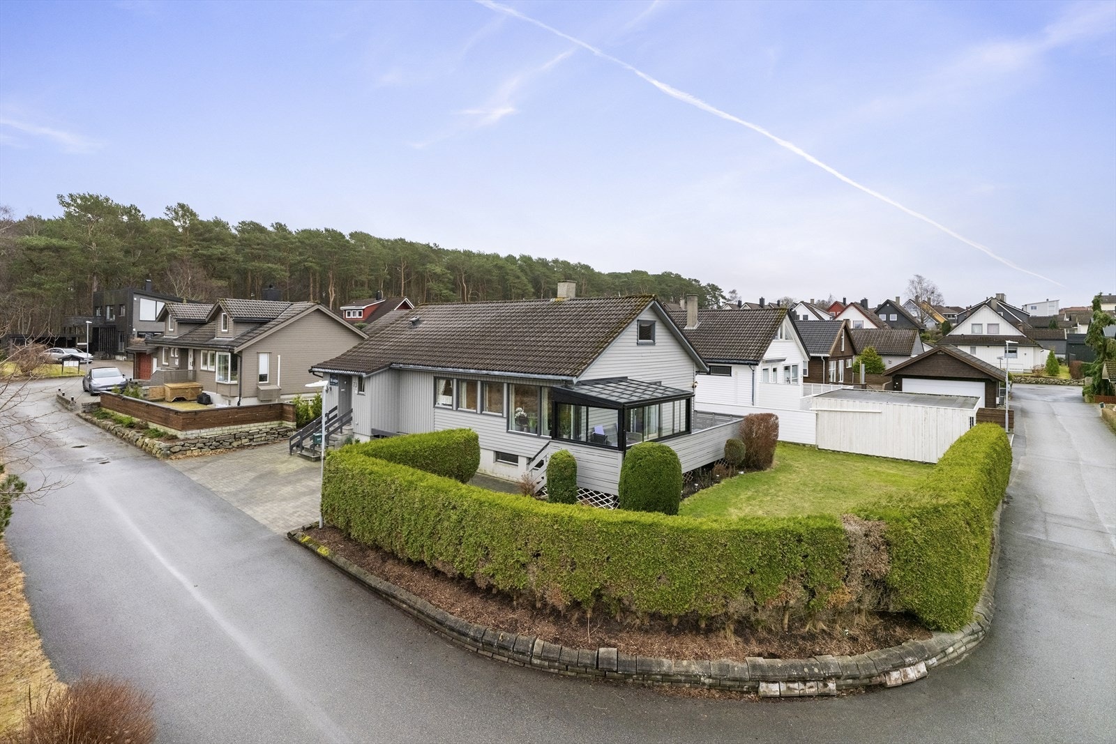 - Thea Edland ved Nordvik Bolig har gleden av å presentere Marius Skadsems vei 73. Fotograf: Jan Rune Berge - Galleribilde