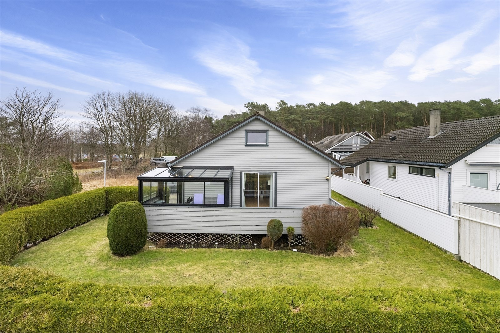 - Terrassen ligger solvendt med sol fra ca. kl. 12 til sent på kveld - Galleribilde