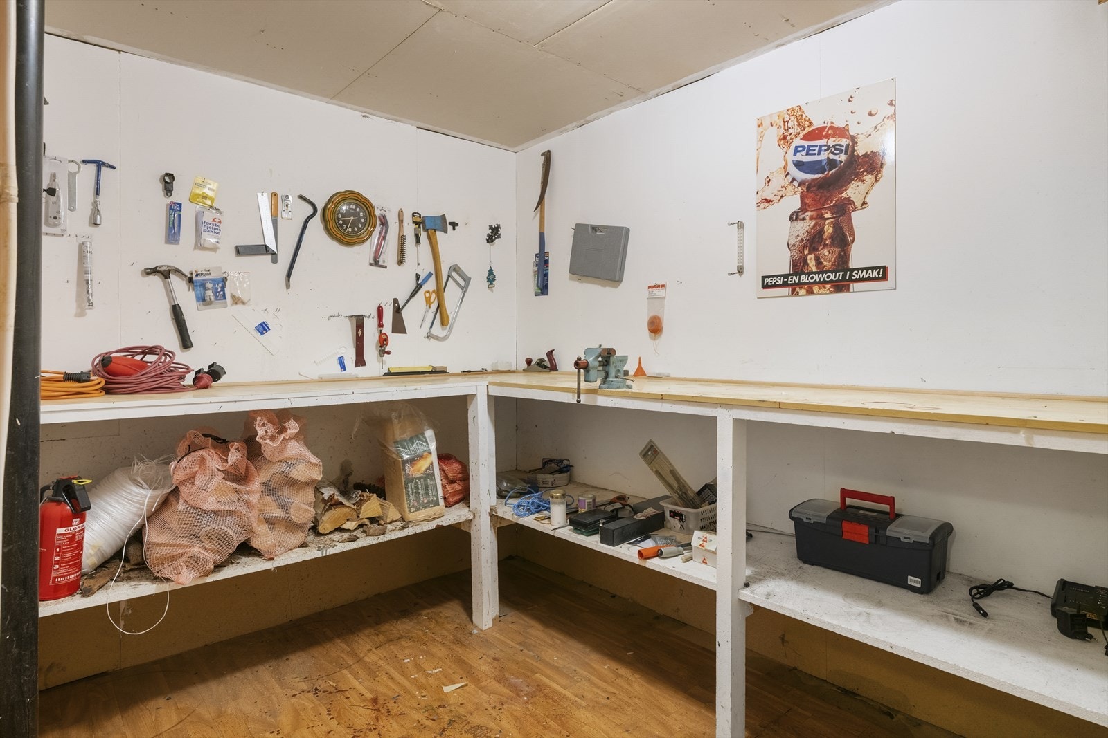 - Underetasjen består ellers av vaskerom og fem boder - Galleribilde