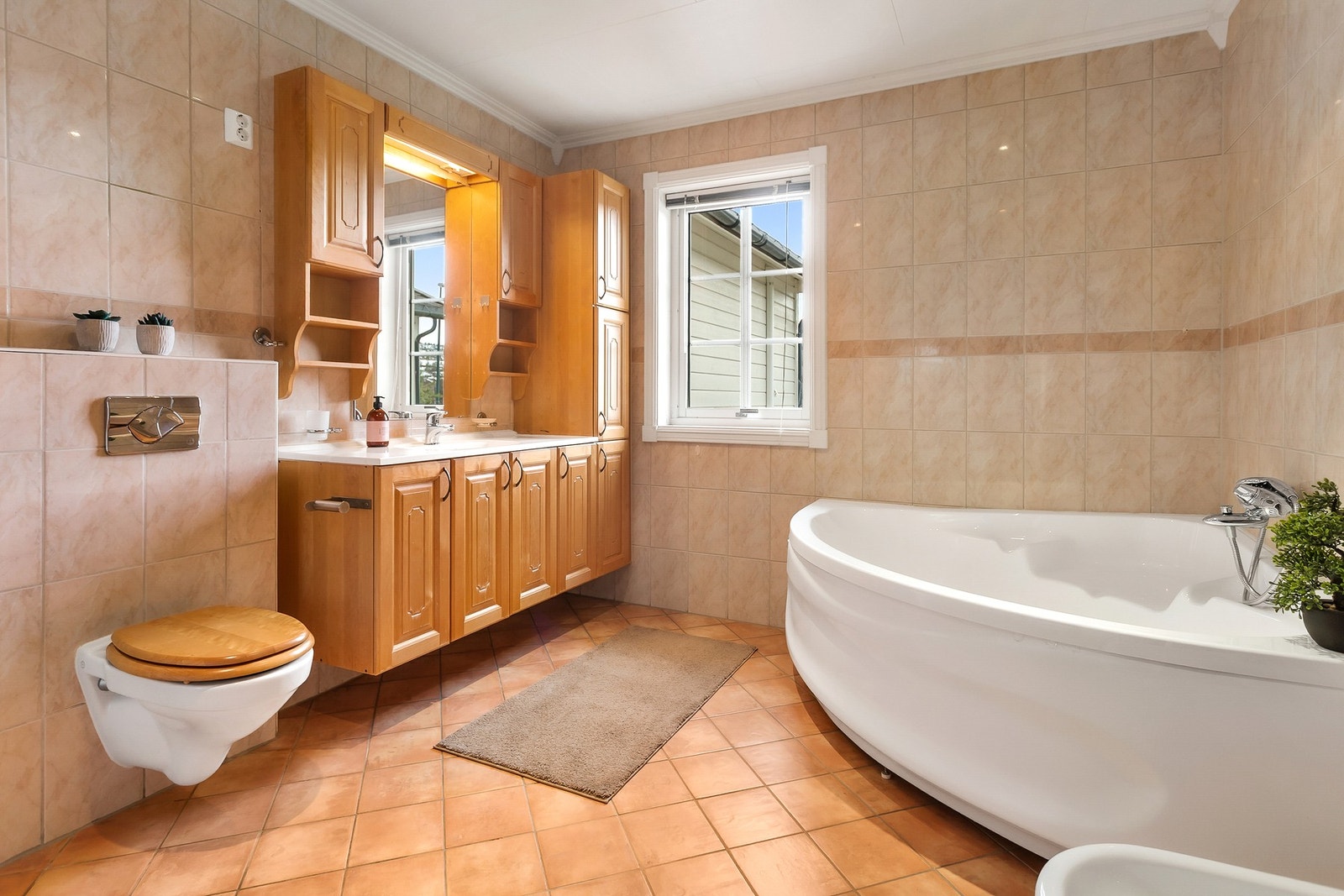 Bad - 10 kvm. Flislagte overflater med varme i gulv. Galleribilde