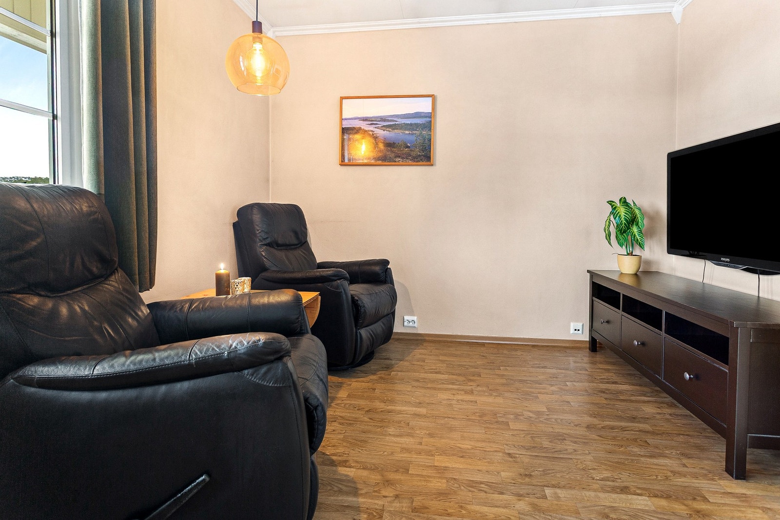 Innerste del er innredet med mediemøblement. Galleribilde