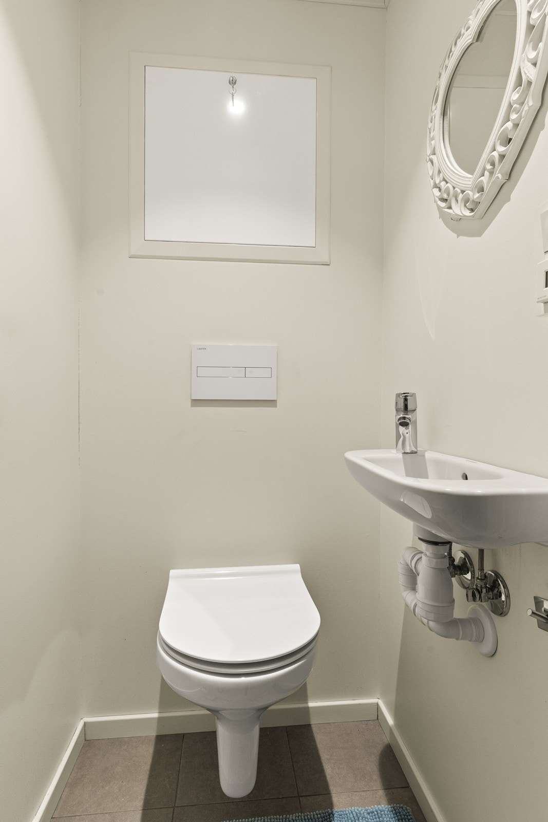 Separat WC-rom, også nytt fra 2022, med vegghengt toalett og rør-i-rør system. Galleribilde