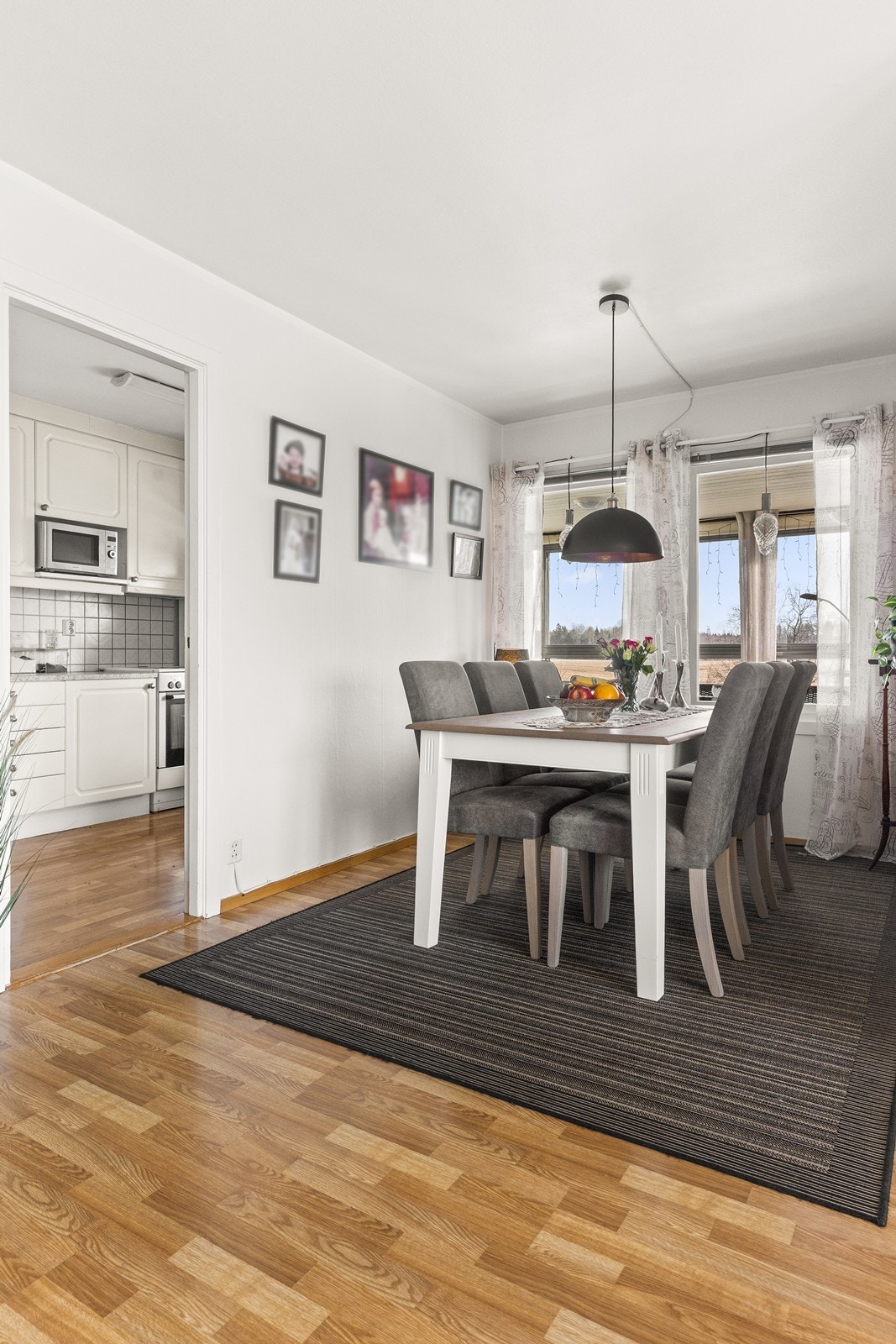 En definert sone for spisestuen gir en naturlig samlingsplass for måltider. Galleribilde