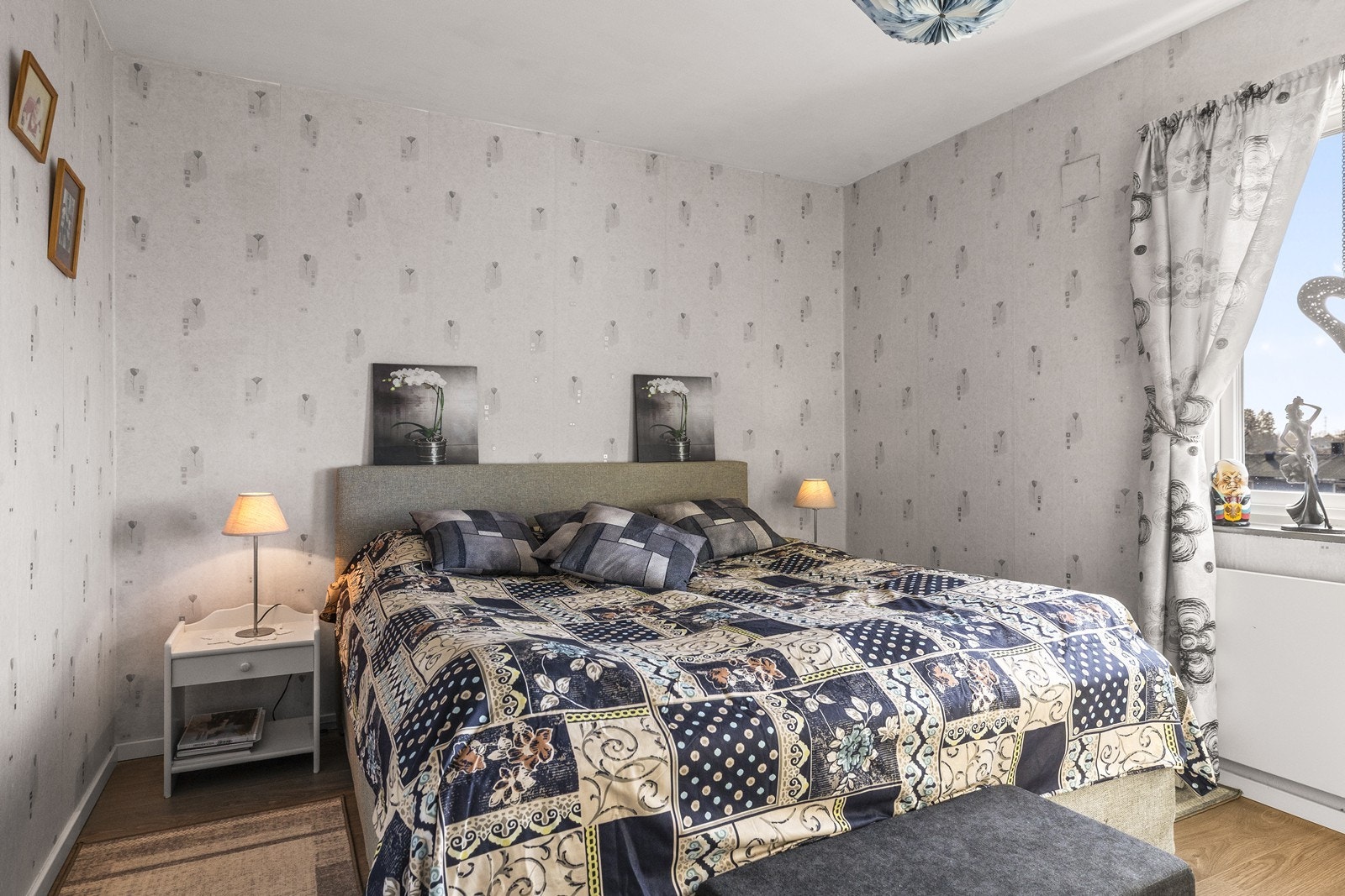 Hovedsoverommet har god plass til dobbeltseng og tilhørende møblement. Galleribilde