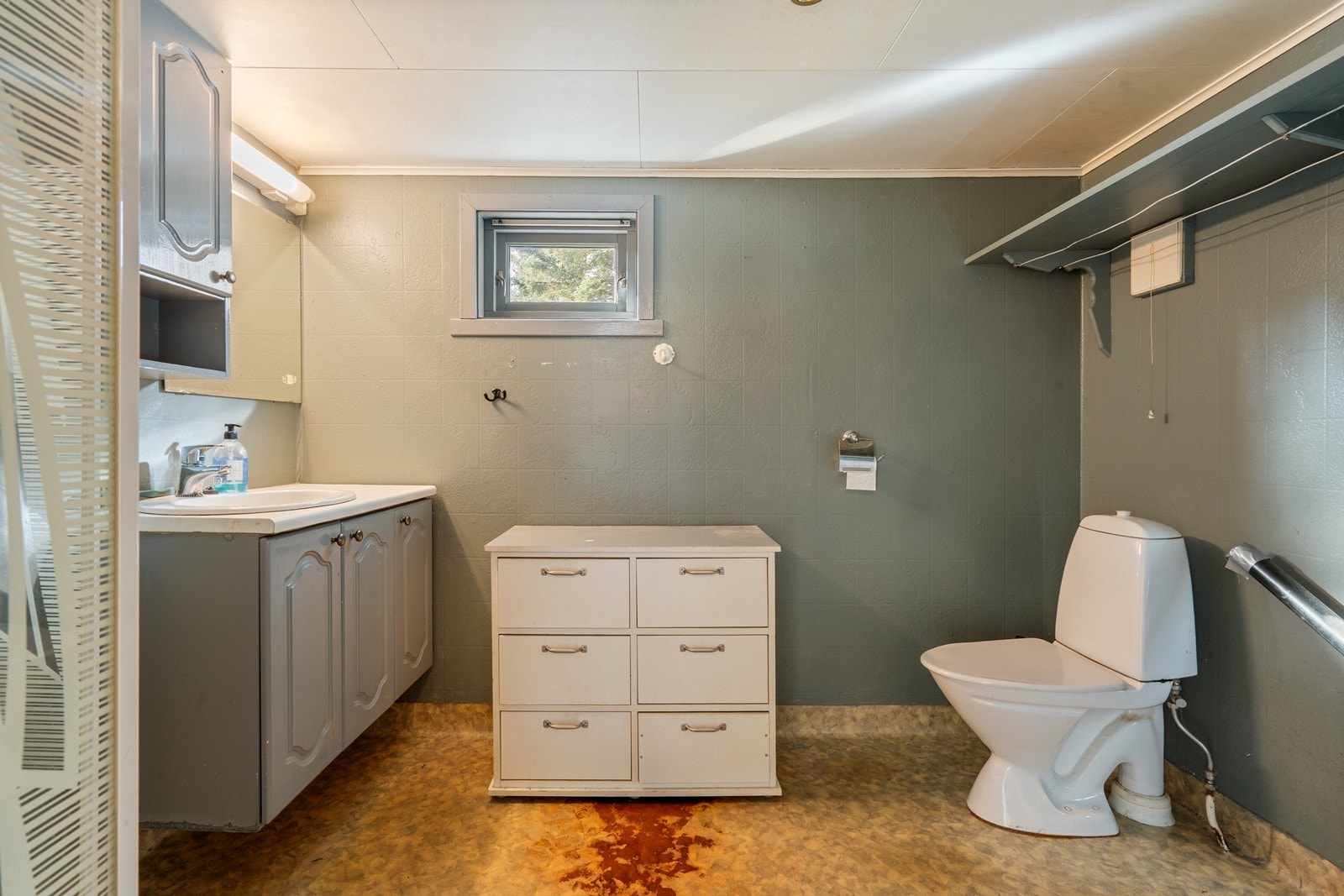 Baderom m/dusj/vask/wc Galleribilde