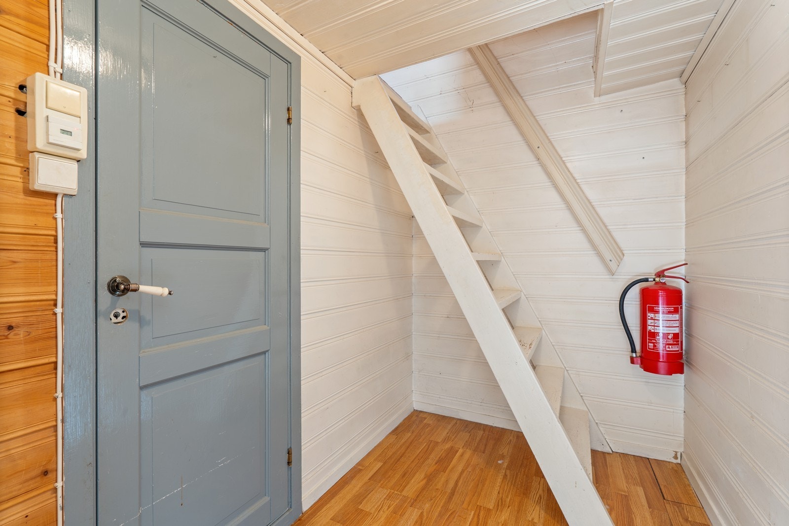 Gang med oppgang loftsetasje Galleribilde