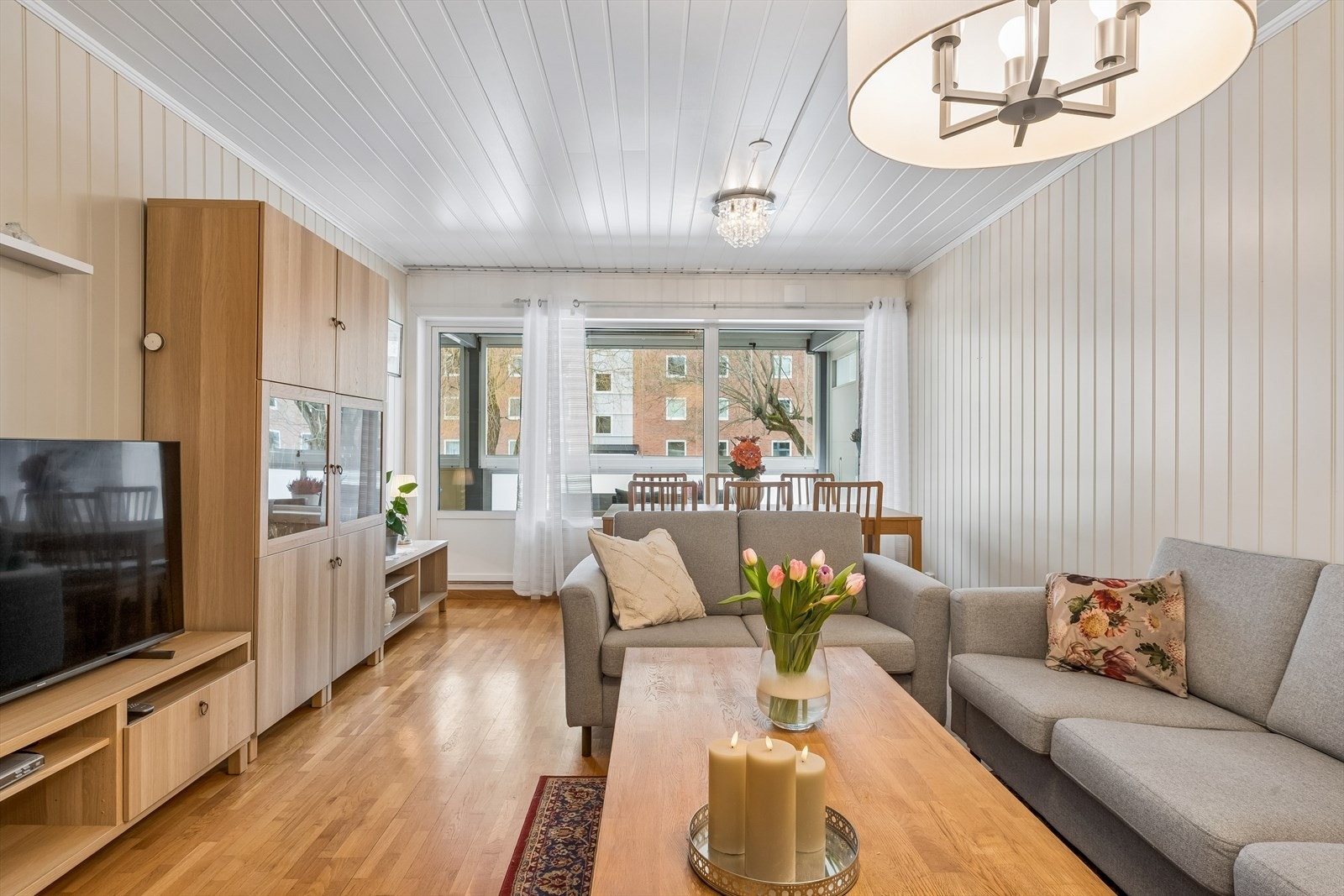 Lys og romslig stue Galleribilde