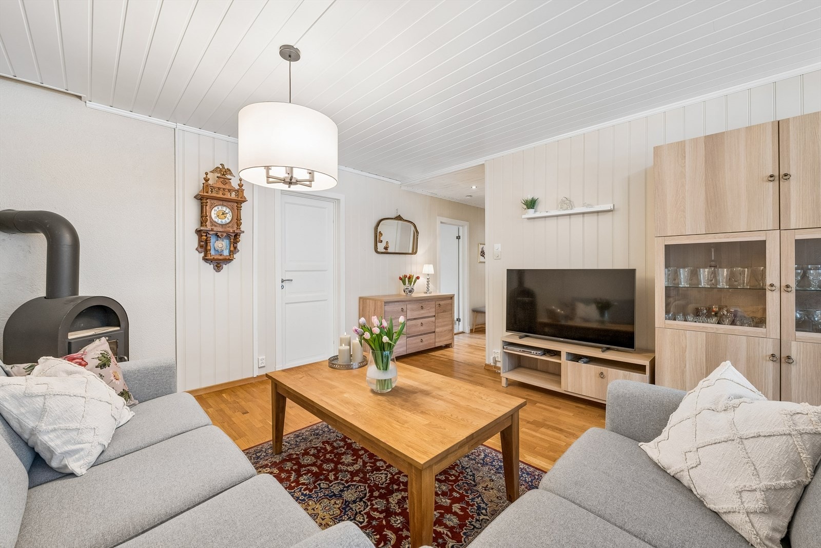 Stuen oppleves som romslig med god plass til møblering. Galleribilde